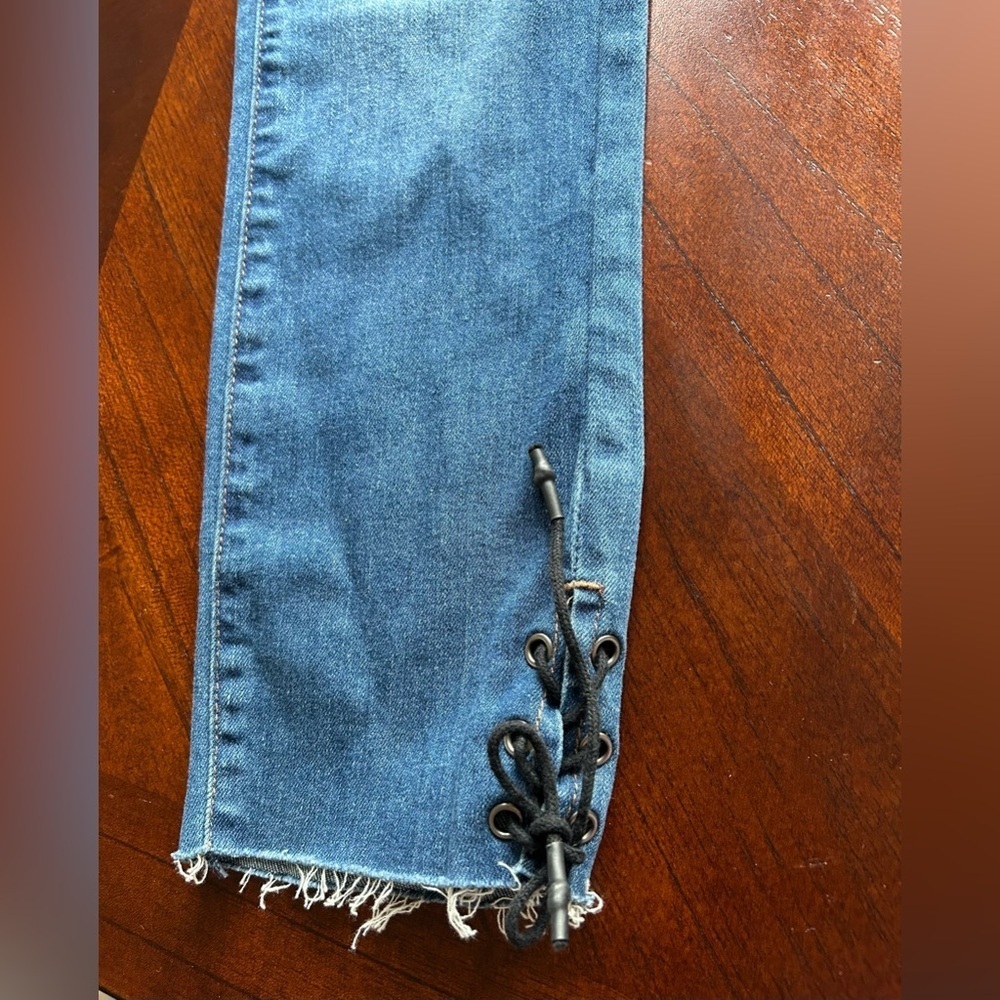 NEW William Rast Distressed Blue Ankle Jeans - Picture 3 of 8